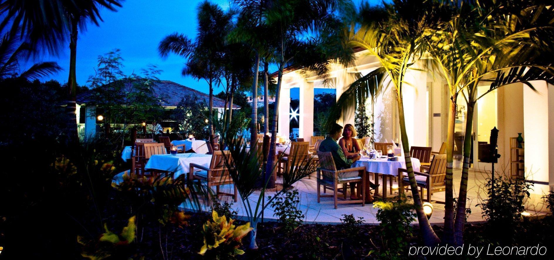 מלון גרייס ביי West Bay Club מסעדה תמונה
